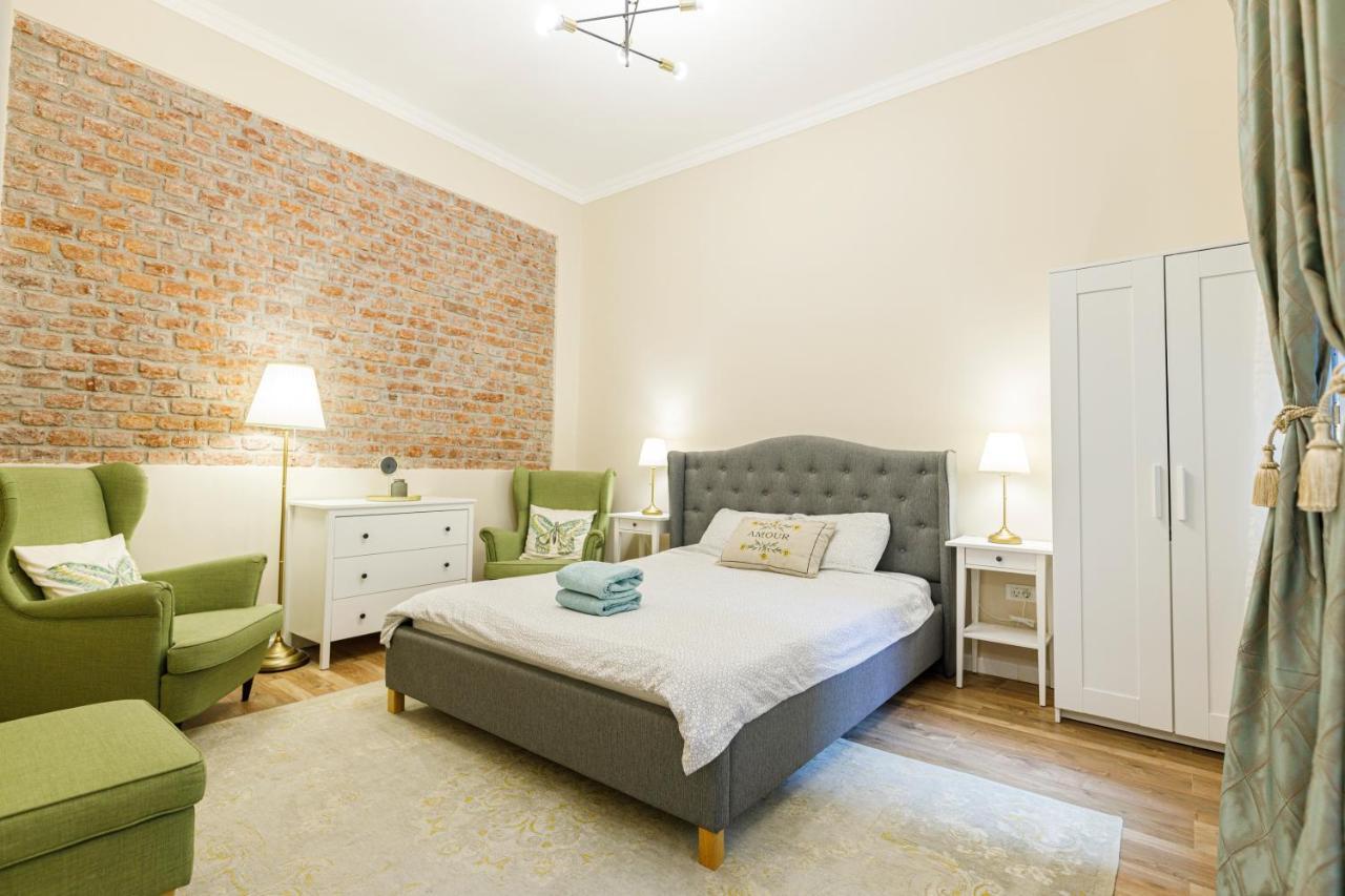 Beautiful Apartment In Heart Of Historical Center Timisoara Bagian luar foto
