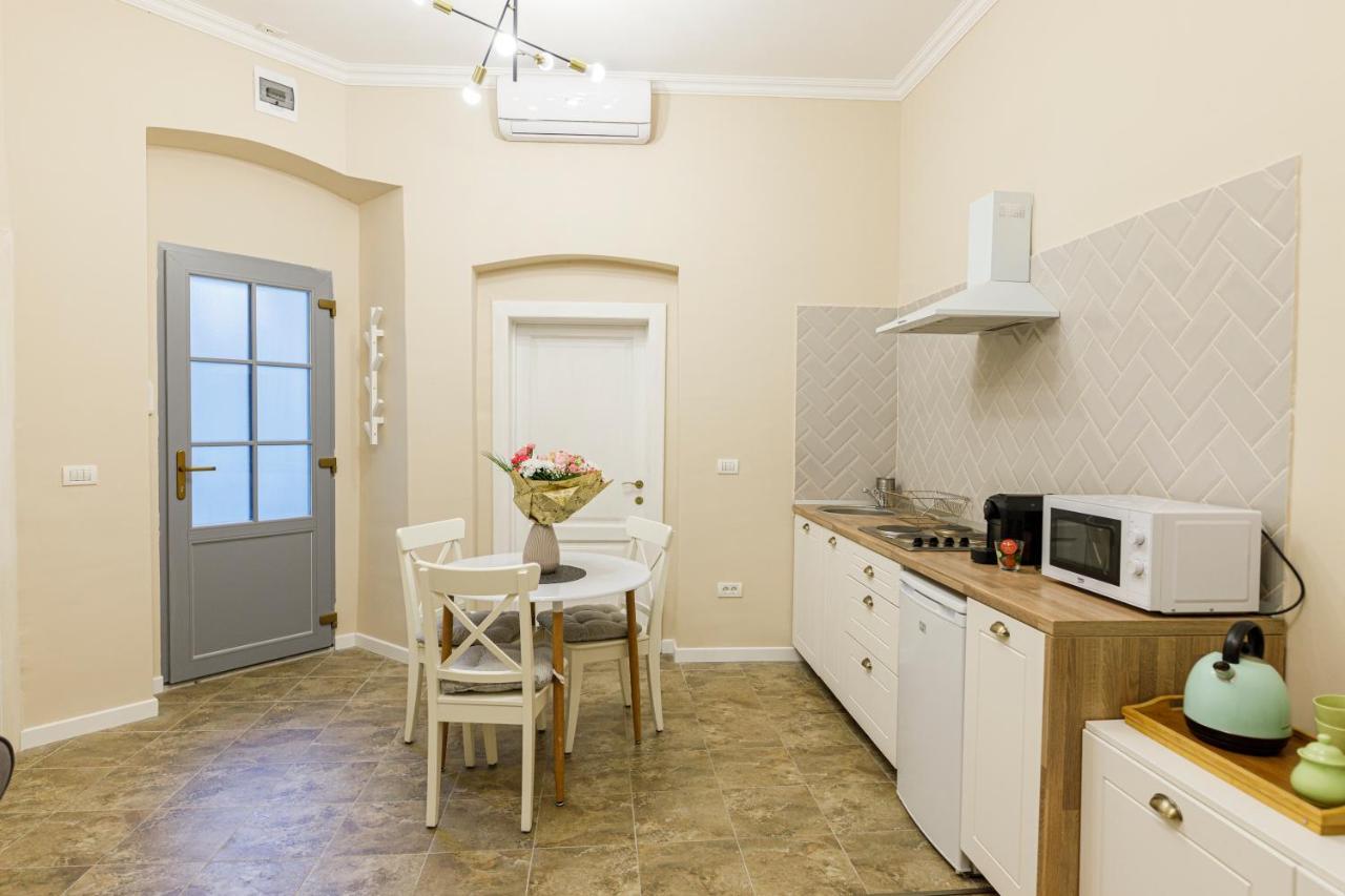 Beautiful Apartment In Heart Of Historical Center Timisoara Bagian luar foto
